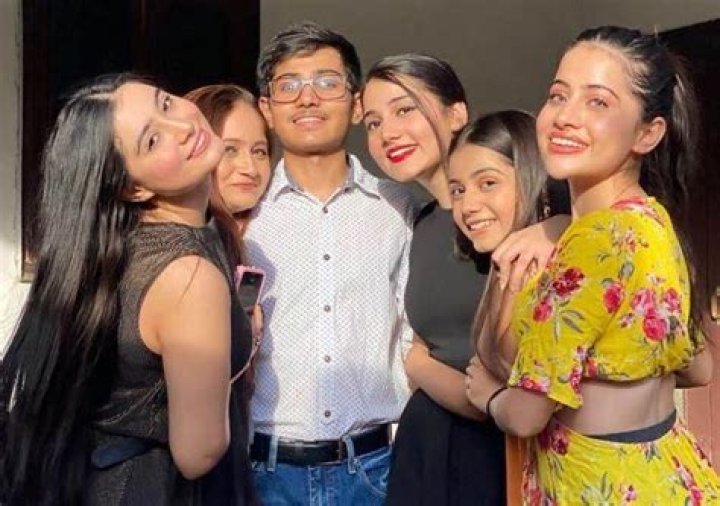 Asfi Javed’s Boyfriend: Who is Asfi Javed Dating?