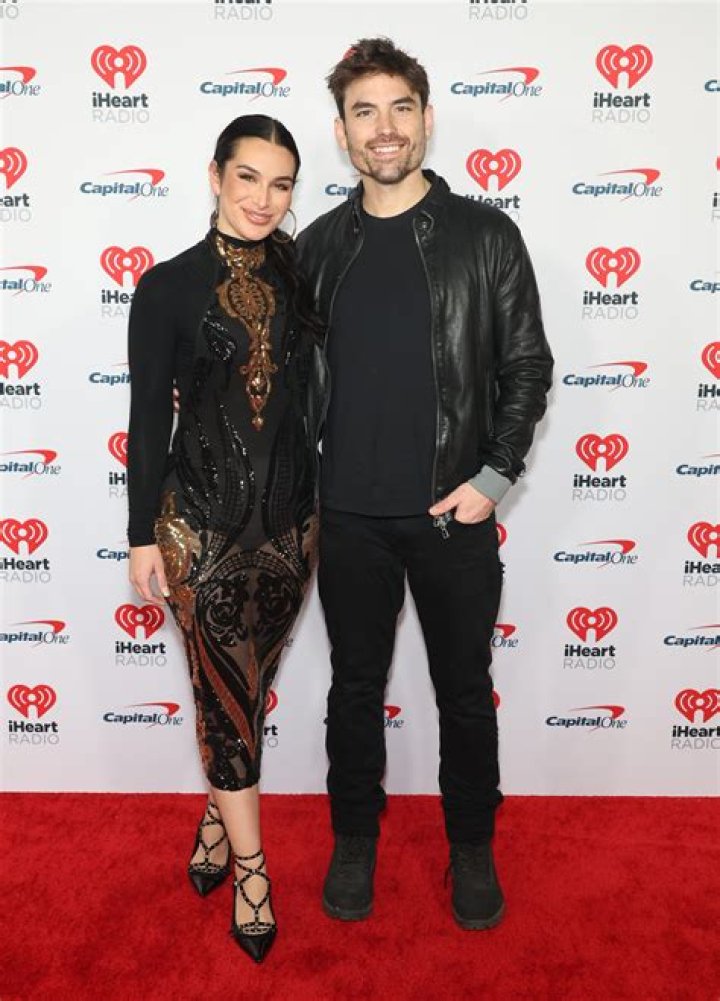 Ashley Iaconetti’s Boyfriend: Who is Ashley Iaconetti Dating?