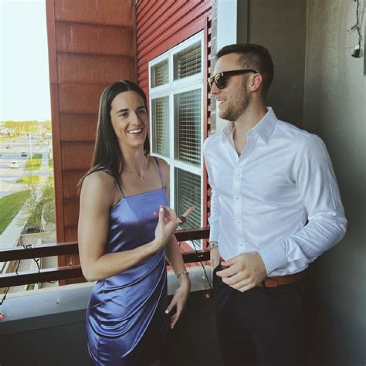 Bereplays’s Boyfriend: Who is Bereplays Dating?