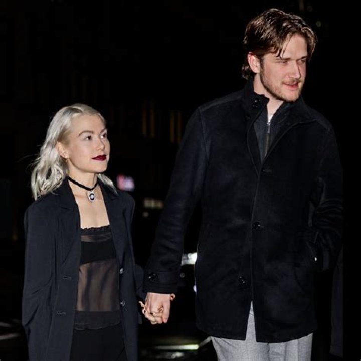 Bo Burnham’s Girlfriend: Who is Bo Burnham Dating?