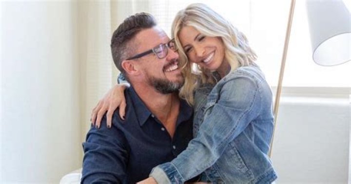 Dave Hollis’s Girlfriend: Who is Dave Hollis Dating?