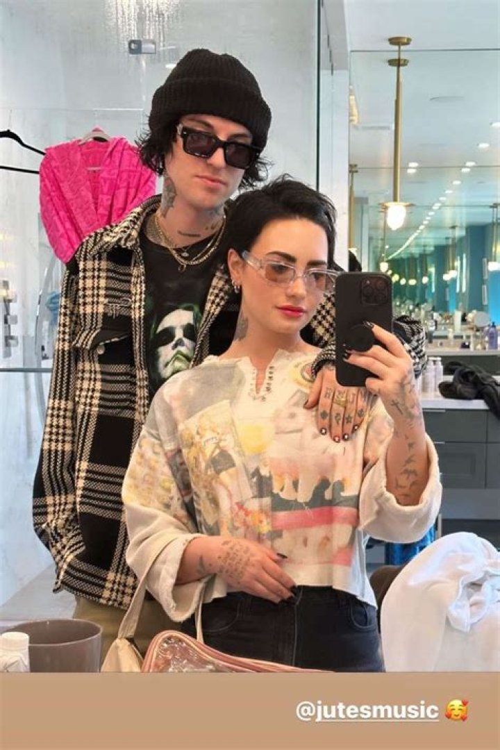 Demi claus’s Boyfriend: Who is Demi claus Dating?