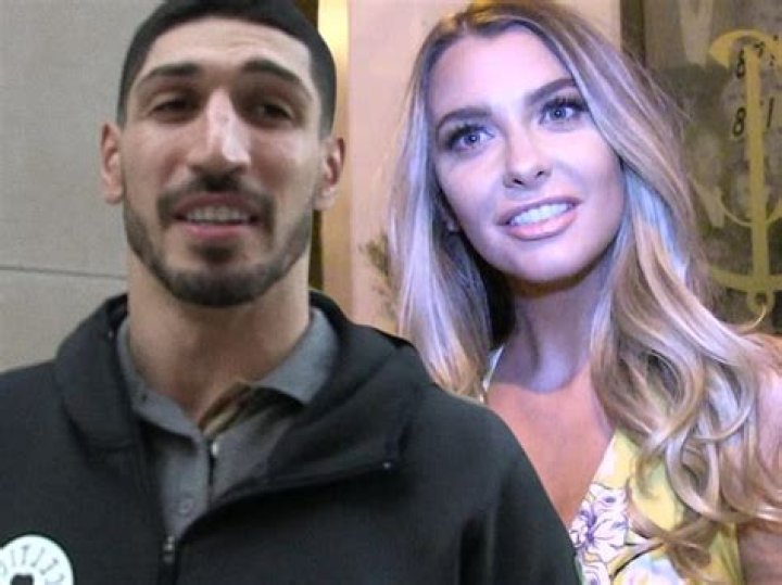 Emily Sears’s Boyfriend: Who is Emily Sears Dating?