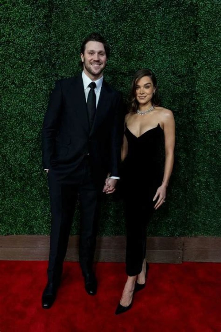 Holly Allen’s Boyfriend: Who is Holly Allen Dating?