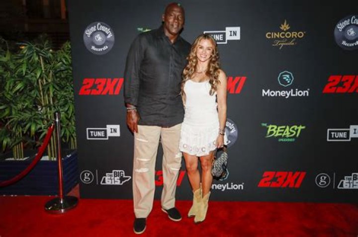 Ivet Encinas’s Girlfriend: Who is Ivet Encinas Dating?
