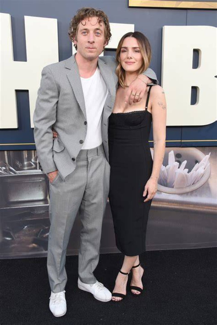 Jeremy J House Vlogs’s Girlfriend: Who is Jeremy J House Vlogs Dating?