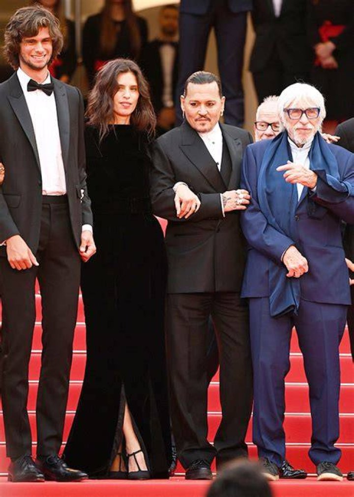 Johnny Depp takes aim at Hollywood & media at Cannes Film Festival