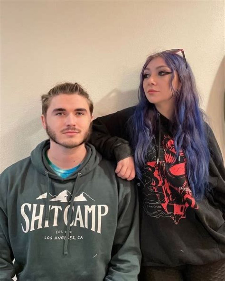Jschlatt’s Girlfriend: Who is Jschlatt Dating?