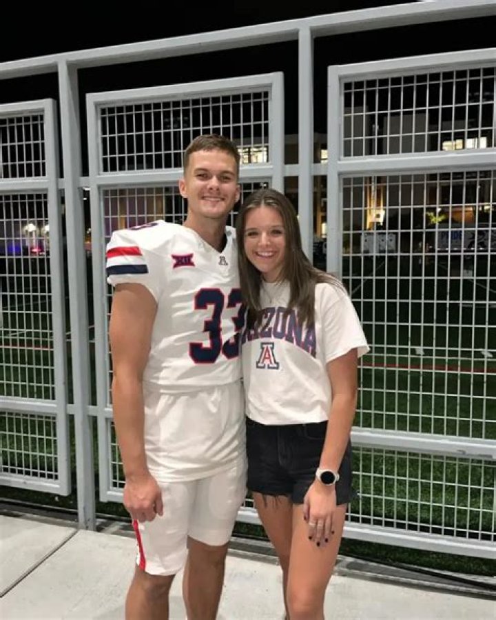 Julia Chitarra’s Girlfriend: Who is Julia Chitarra Dating?