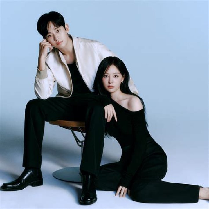 Kim Ji-won’s Boyfriend: Who is Kim Ji-won Dating?