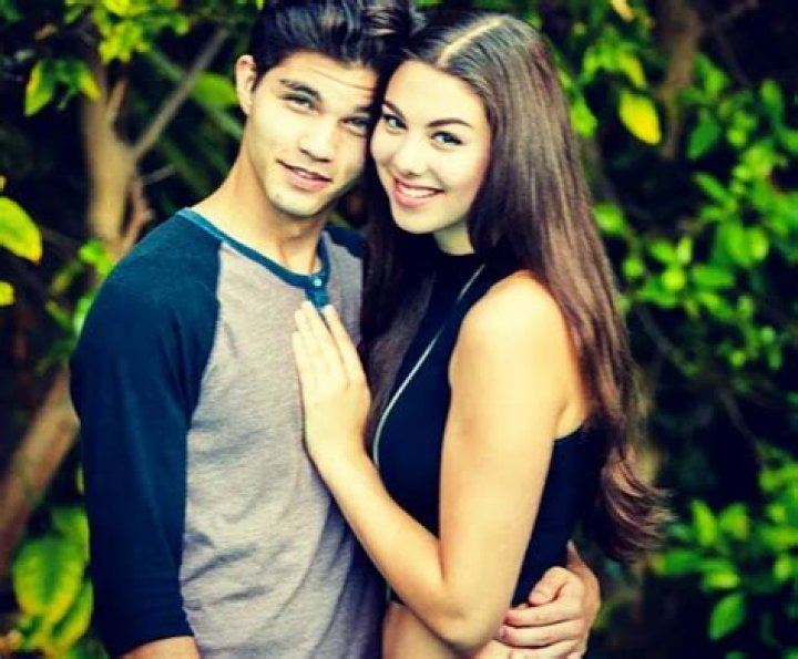Kira Kosarin’s Boyfriend: Who is Kira Kosarin Dating?