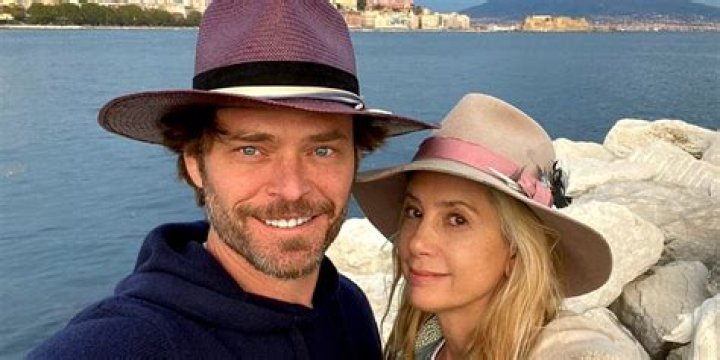 Mira Sorvino’s Husband: Who is Mira Sorvino Dating?