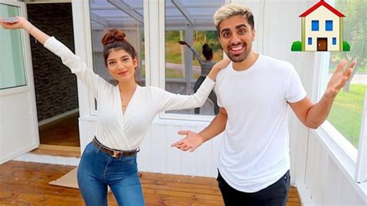 Mo Vlogs’s Girlfriend: Who is Mo Vlogs Dating?