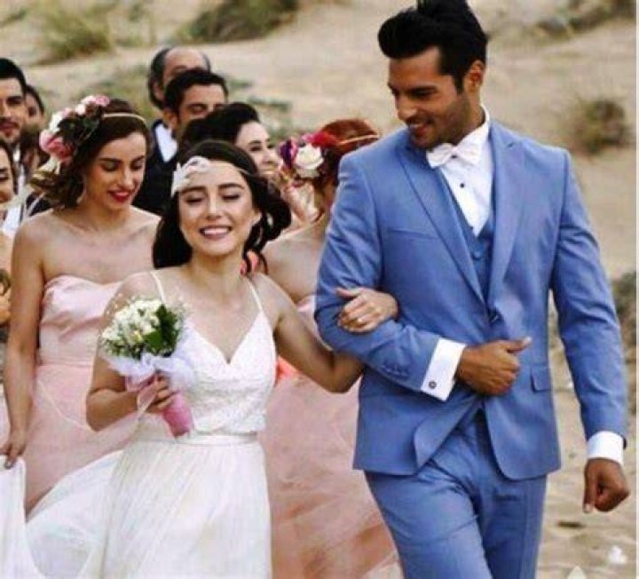 Ozge Gurel’s Boyfriend: Who is Ozge Gurel Dating?