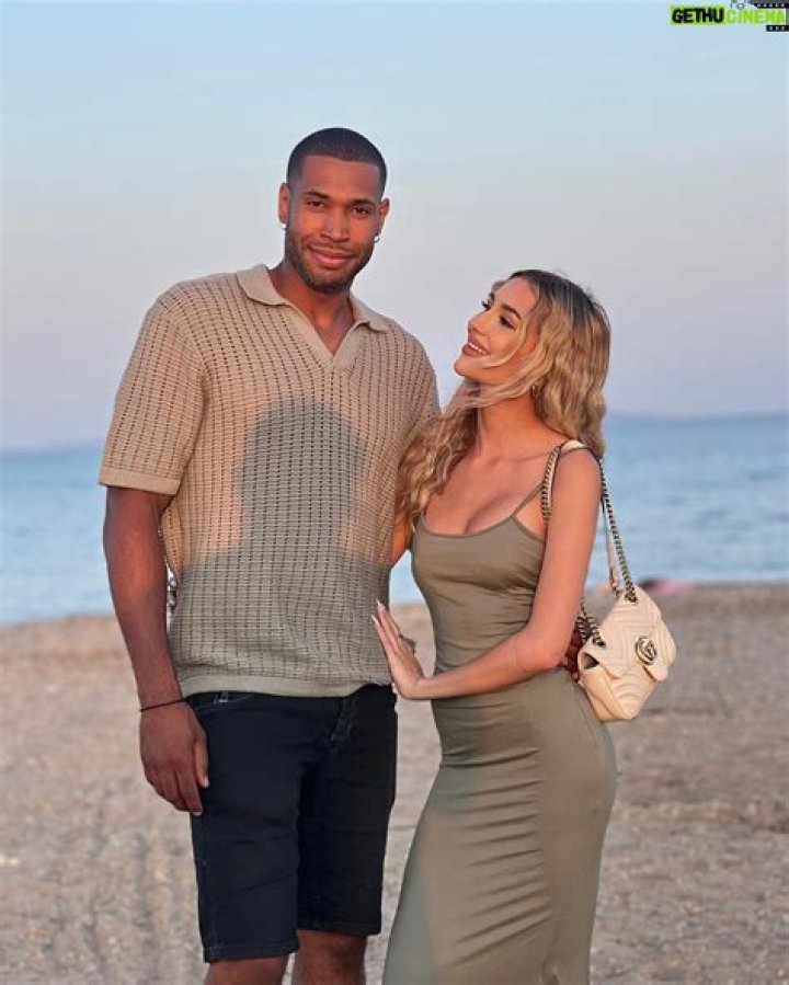 Senna Hounhanou’s Girlfriend: Who is Senna Hounhanou Dating?