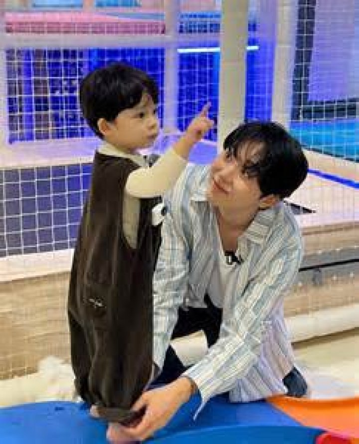 Seungkwan’s Girlfriend: Who is Seungkwan Dating?