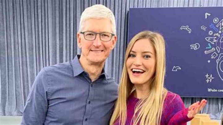 Tim Cook’s Girlfriend: Who is Tim Cook Dating?