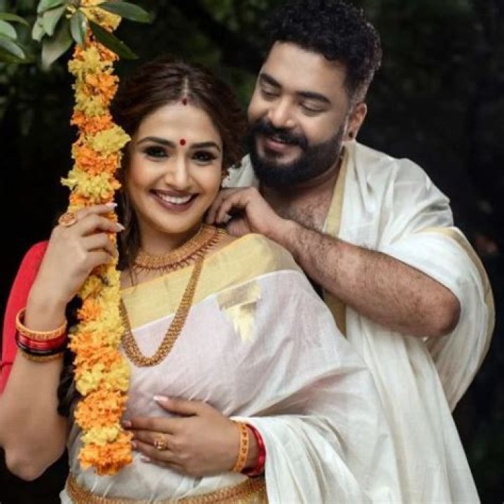 Vidhya Mohan’s Boyfriend: Who is Vidhya Mohan Dating?