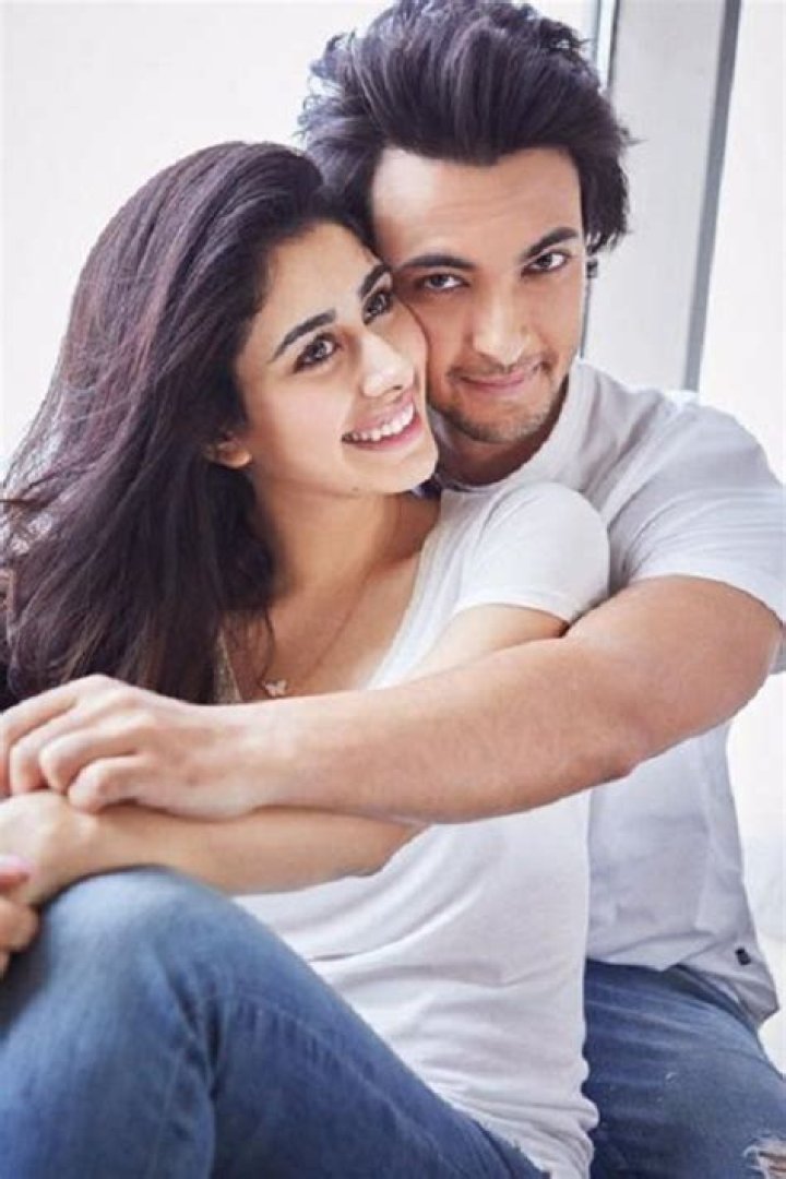 Warina Hussain’s Boyfriend: Who is Warina Hussain Dating?