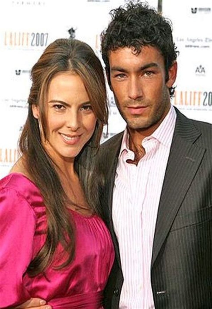 Who is Aaron Diaz Dating – Aaron Diaz's Wife & Exes