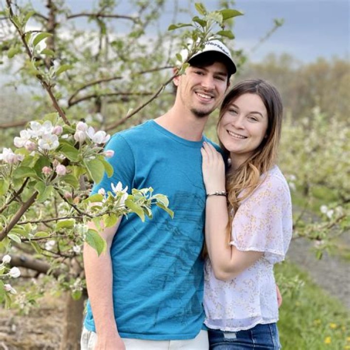 Who is Ashley Hess Dating – Ashley Hess's Boyfriend & Exes