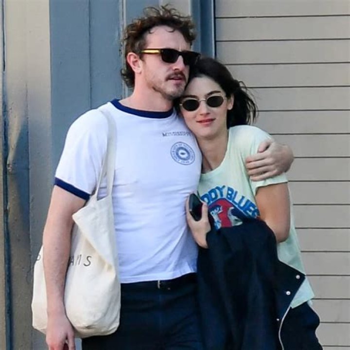 Who is Austin Abrams Dating – Austin Abrams's Girlfriend & Exes