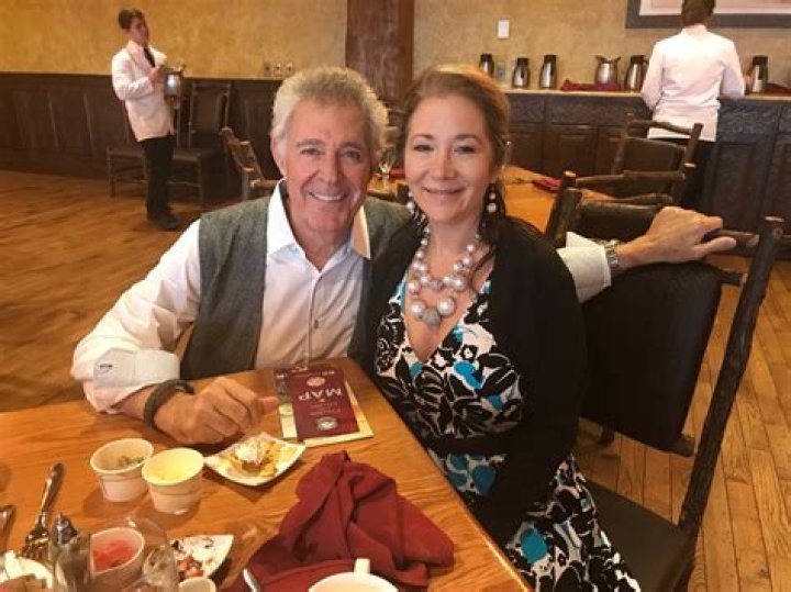 Who is Barry Williams Dating – Barry Williams's Wife & Exes