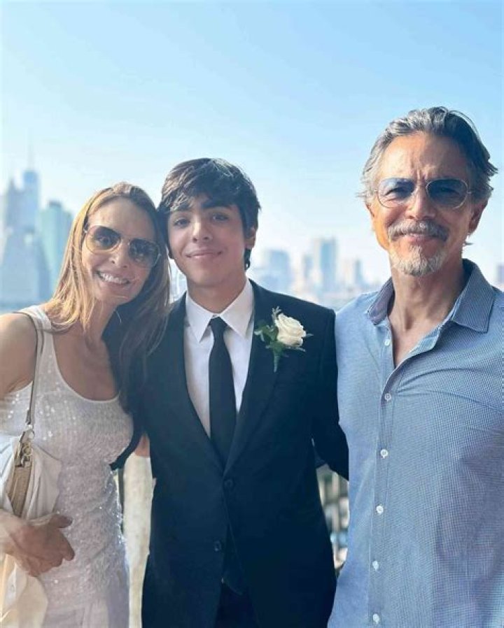Who is Benjamin Bratt Dating – Benjamin Bratt's Wife & Exes