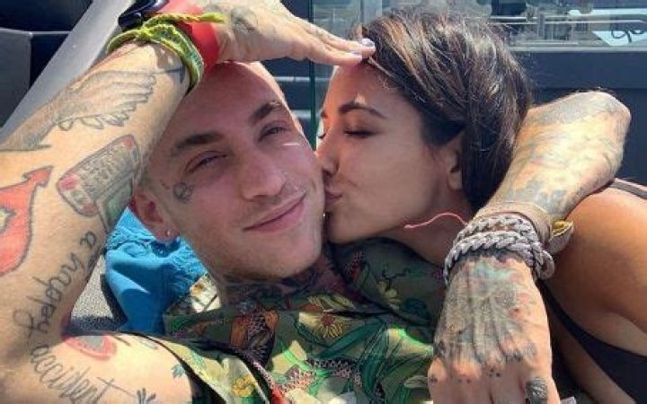 Who is blackbear Dating – blackbear's Girlfriend & Exes