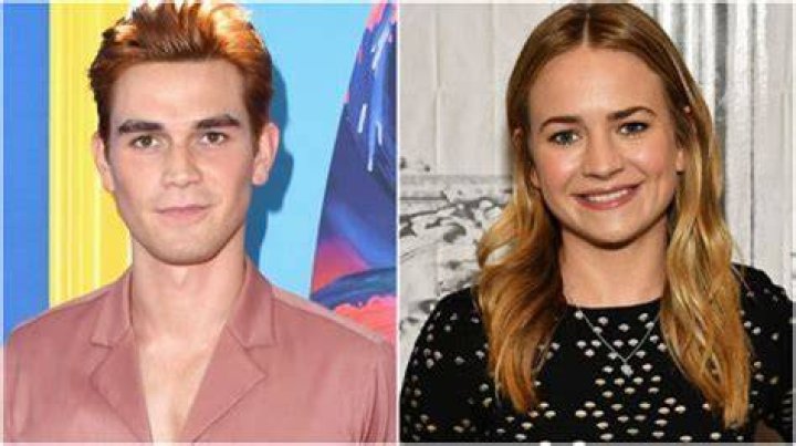 Who is Cole Robertson Dating – Cole Robertson's Girlfriend & Exes