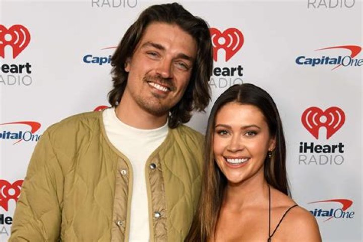 Who is Dean Unglert Dating – Dean Unglert's Girlfriend & Exes