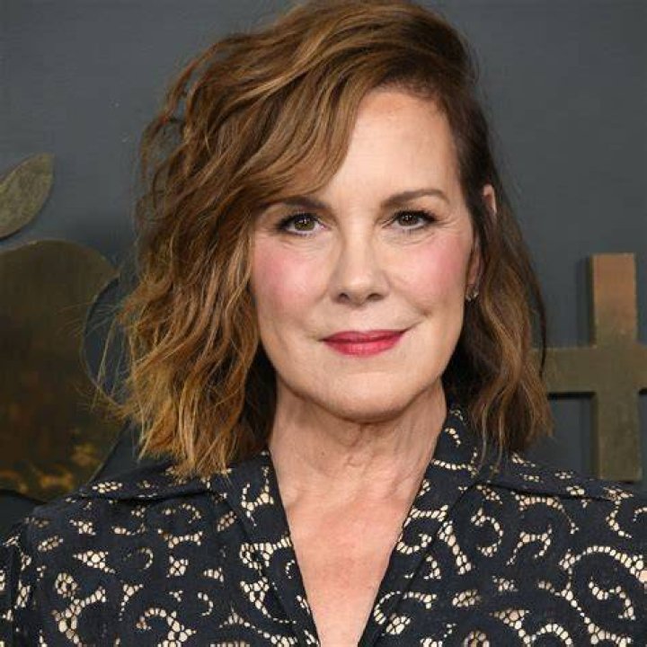Who is Elizabeth Perkins Dating – Elizabeth Perkins's Husband & Exes
