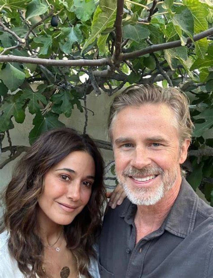Who is Emmanuelle Chriqui Dating – Emmanuelle Chriqui's Boyfriend & Exes