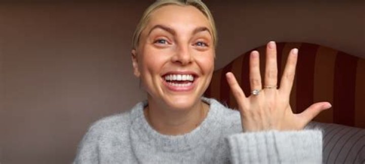 Who is Estee Lalonde Dating – Estee Lalonde's Boyfriend & Exes