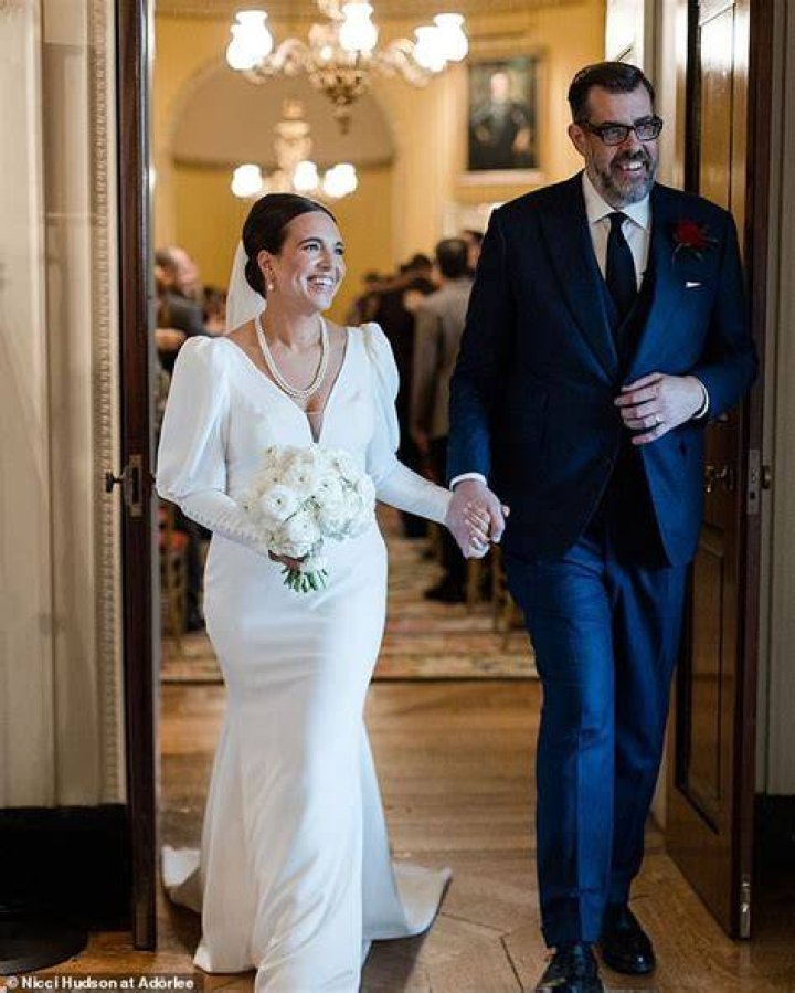 Who is Ingrid Hoffmann Dating – Ingrid Hoffmann's Girlfriend & Exes