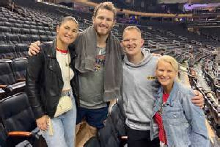 Who is Keith Tkachuk Dating – Keith Tkachuk's Wife & Exes
