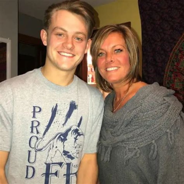 Who is Kelly Hyland Dating – Kelly Hyland's Boyfriend & Exes