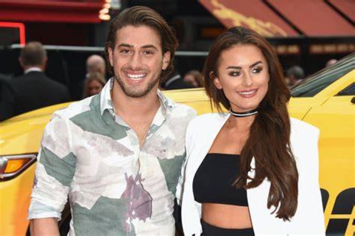 Who is Kem Dating – Kem's Girlfriend & Exes