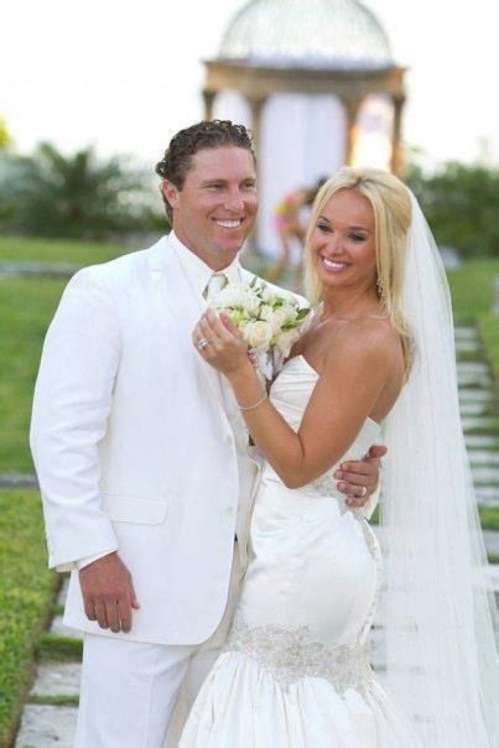 Who is Laynce Nix Dating – Laynce Nix's Wife & Exes