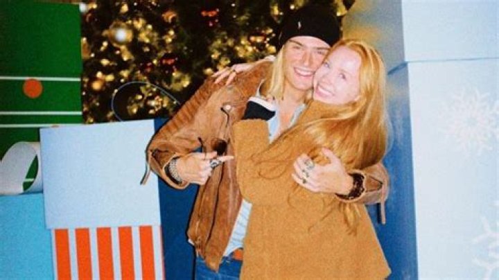 Who is Luke Eisner Dating – Luke Eisner's Girlfriend & Exes