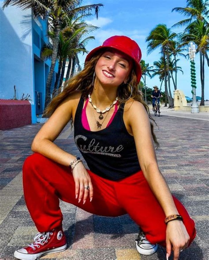 Who is McKenzi Brooke Dating – McKenzi Brooke's Boyfriend & Exes