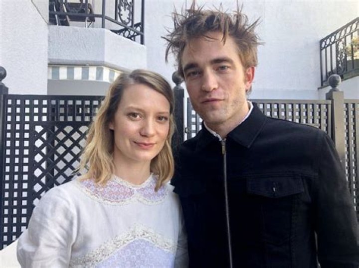 Who is Mia Wasikowska Dating – Mia Wasikowska's Boyfriend & Exes