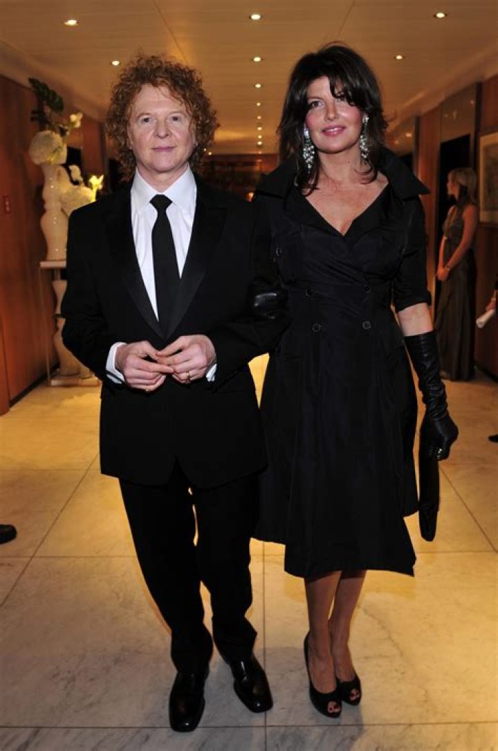 Who is Mick Hucknall Dating – Mick Hucknall's Wife & Exes