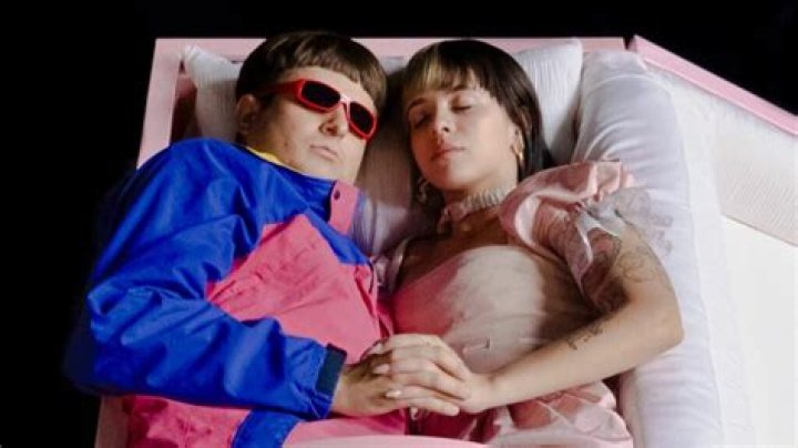 Who is Oliver Tree Dating – Oliver Tree's Girlfriend & Exes