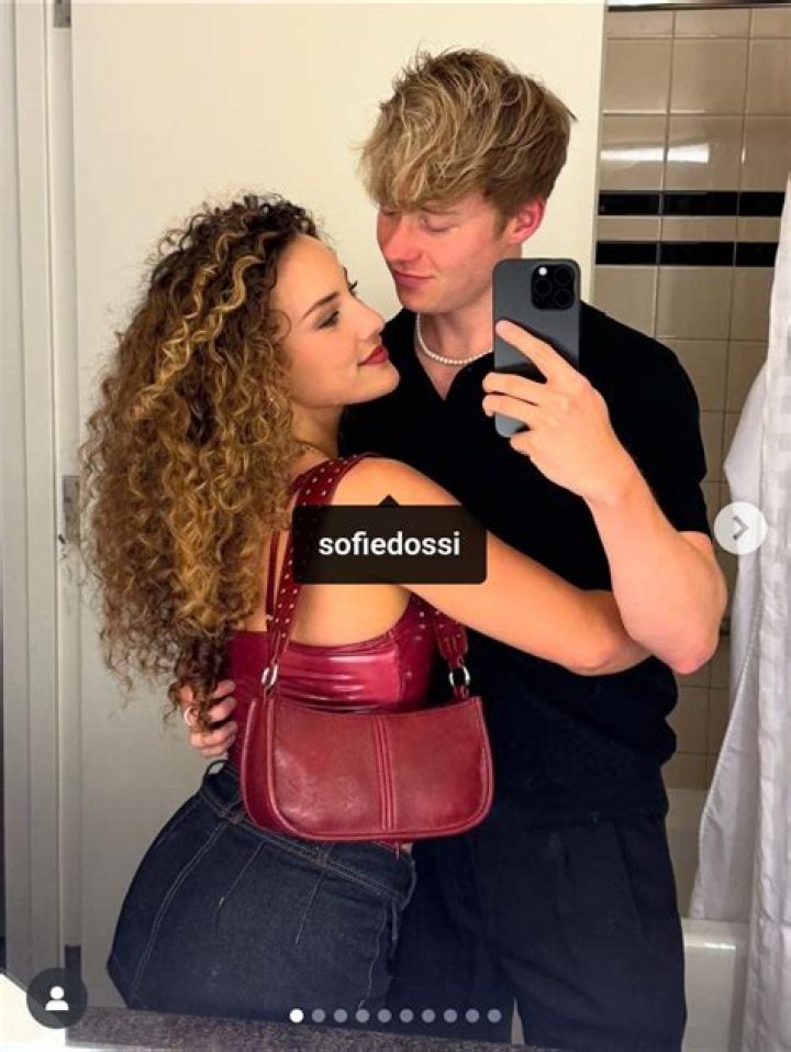 Who is Sofie Dossi Dating – Sofie Dossi's Boyfriend & Exes