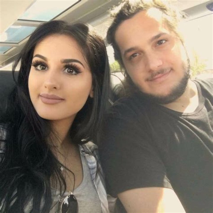 Who is SSSniperWolf Dating – SSSniperWolf's Boyfriend & Exes