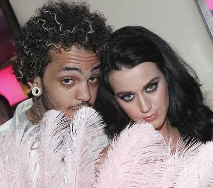 Who is Travie McCoy Dating – Travie McCoy's Girlfriend & Exes