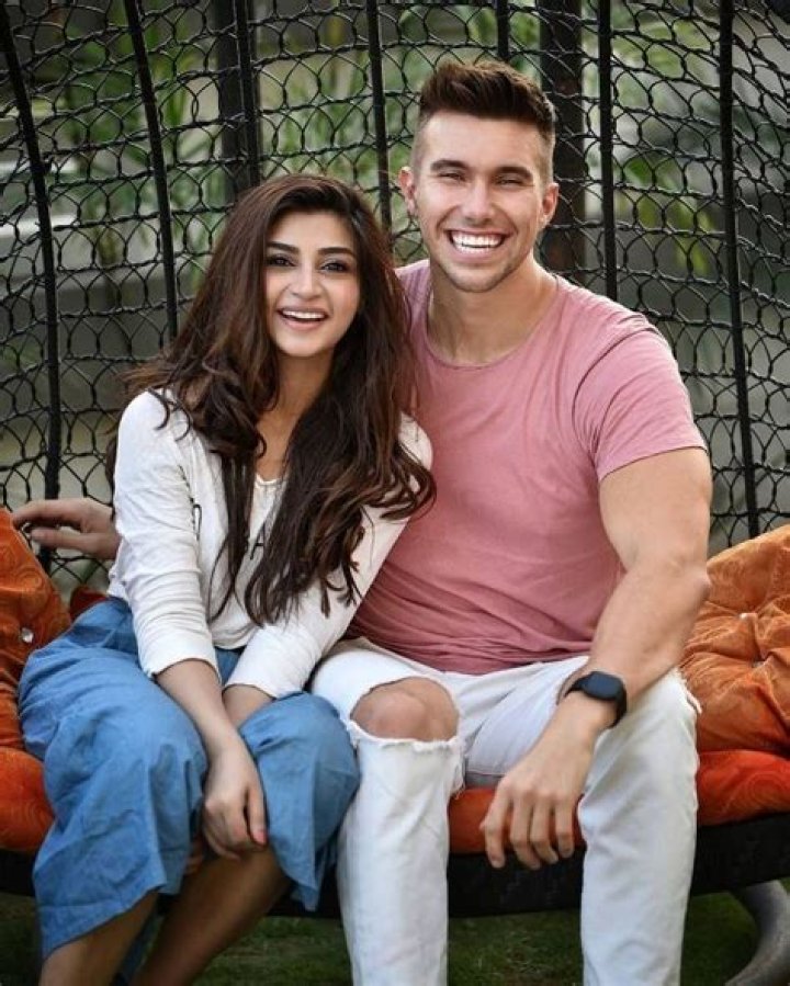 ZOYA’s Boyfriend: Who is ZOYA Dating?